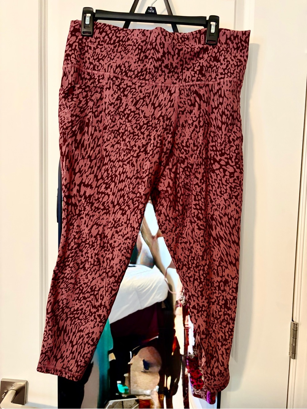 Athleta Animal Print Capri Leggings with pockets